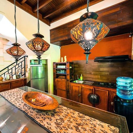 De Cinta Villa - Kuta - 5 Bedrooms - Heart Of Kuta Exterior photo