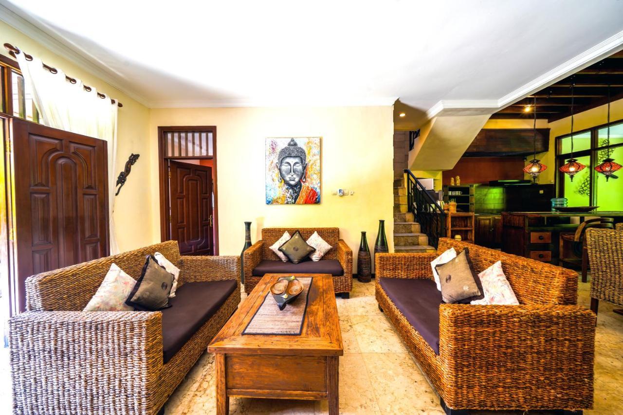 De Cinta Villa - Kuta - 5 Bedrooms - Heart Of Kuta Exterior photo